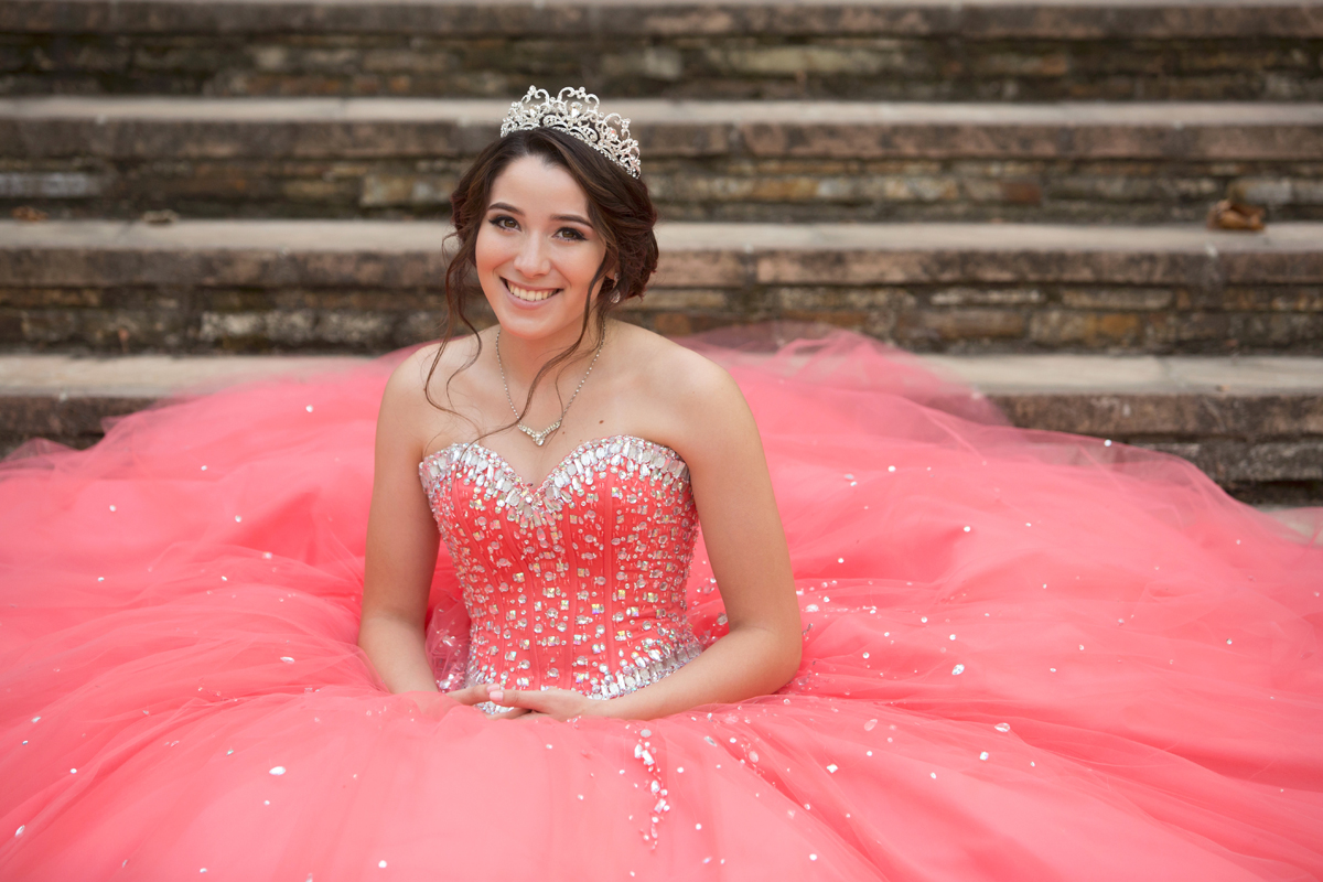 Laura_Cottril_Mills_College_quinceanera_1